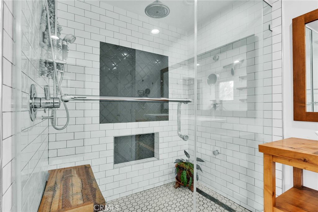 1133 Granvia Altamira