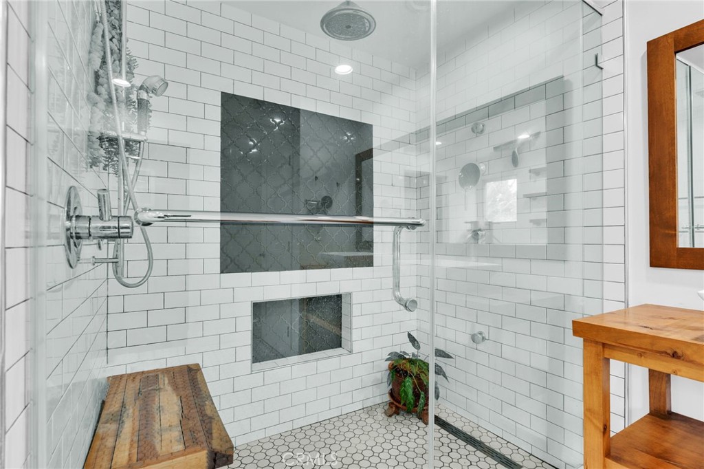 1133 Granvia Altamira