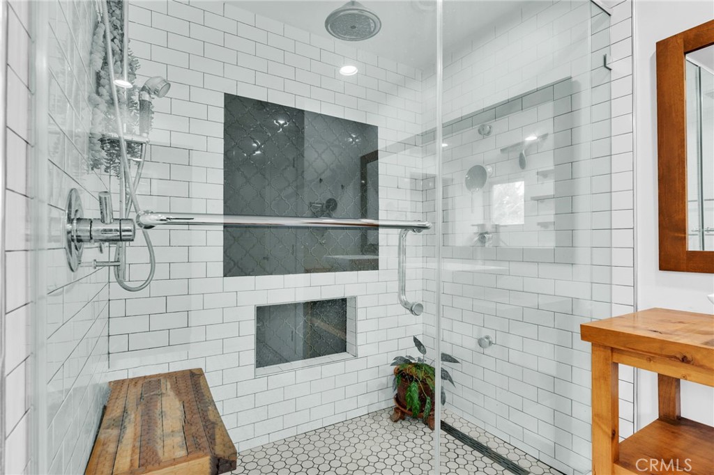 1133 Granvia Altamira