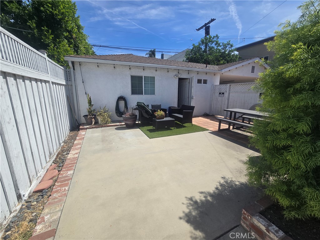 4428 Stansbury Ave