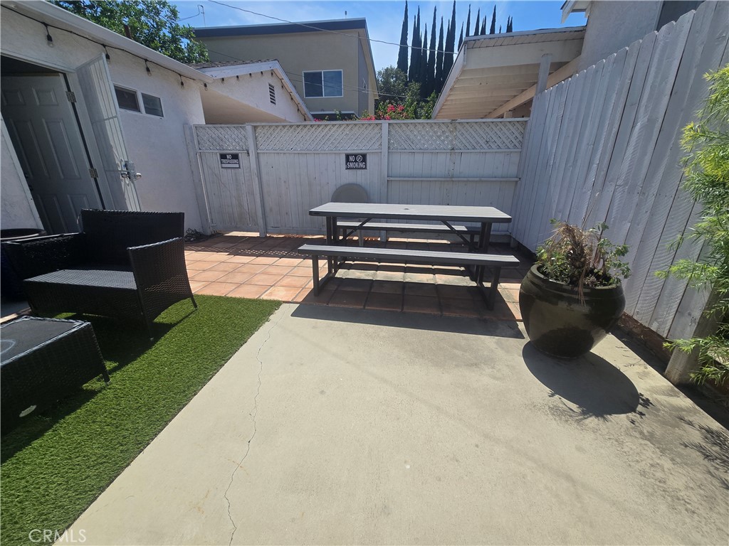 4428 Stansbury Ave