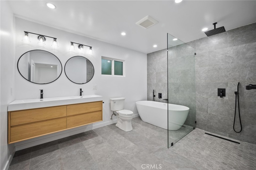 14328 Emelita Street