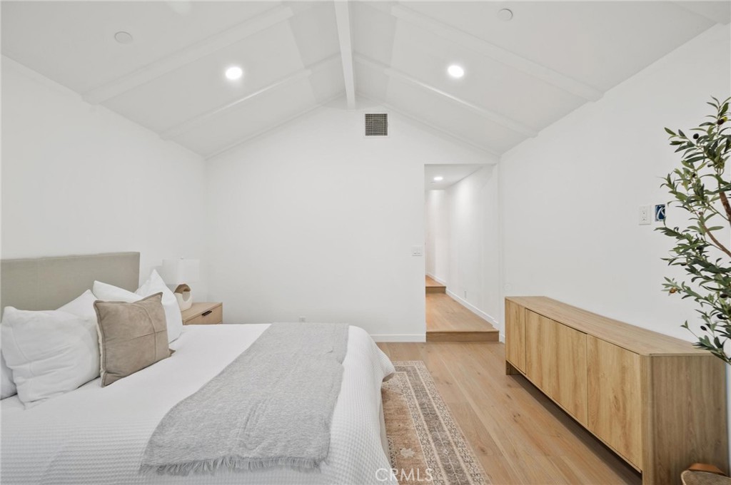 14328 Emelita Street