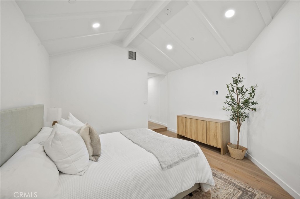 14328 Emelita Street