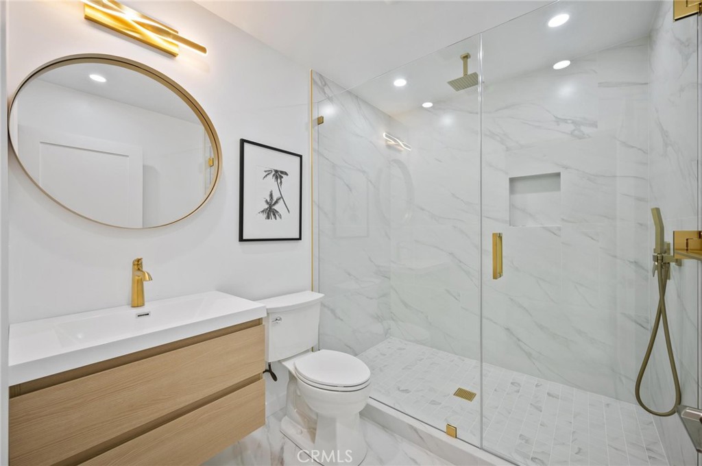 14328 Emelita Street