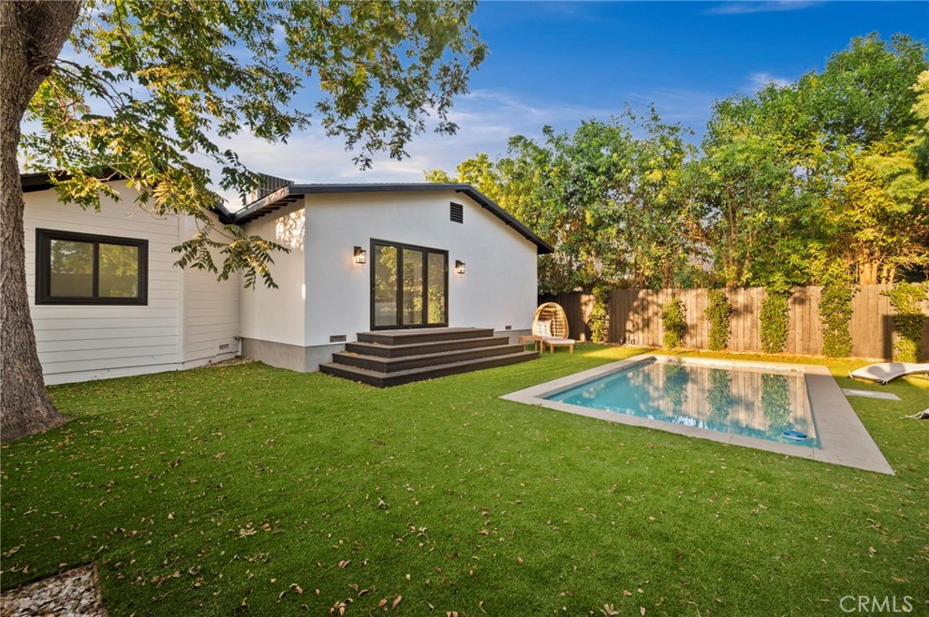 14328 Emelita Street