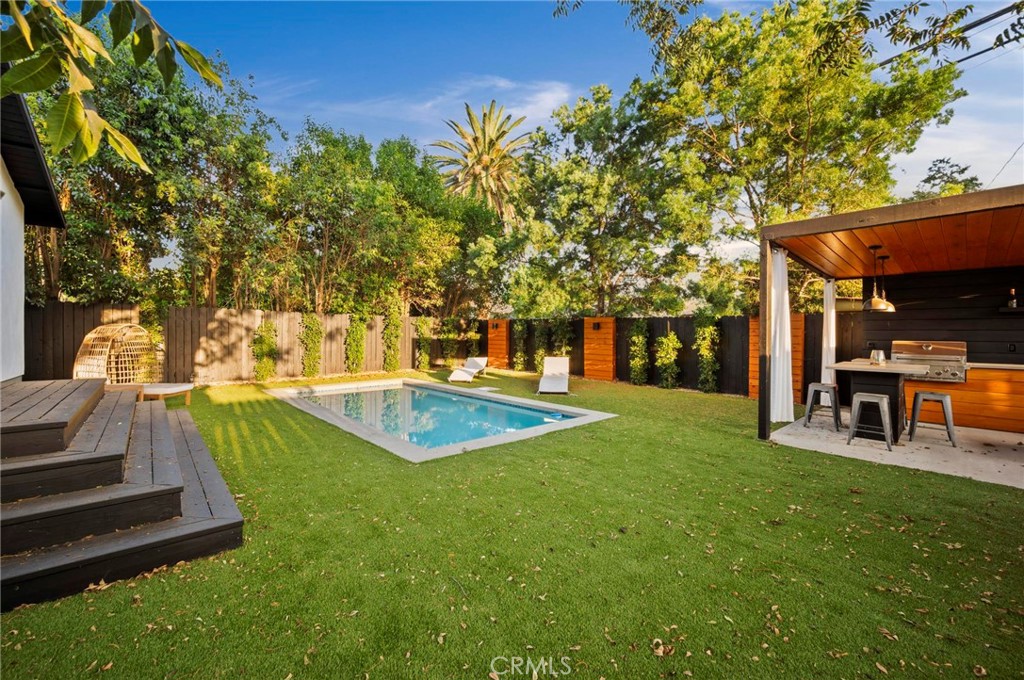 14328 Emelita Street