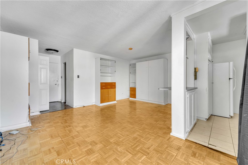 960 960 Larrabee 317