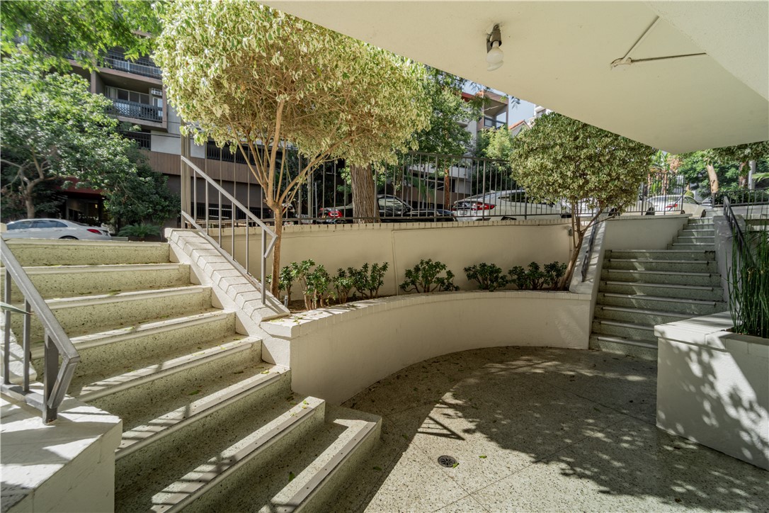 960 960 Larrabee 317