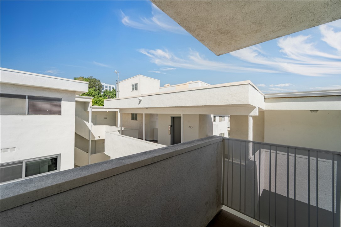 960 960 Larrabee 317