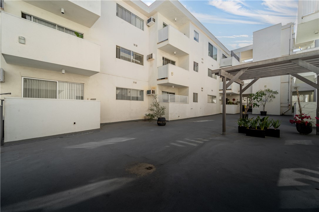 960 960 Larrabee 317