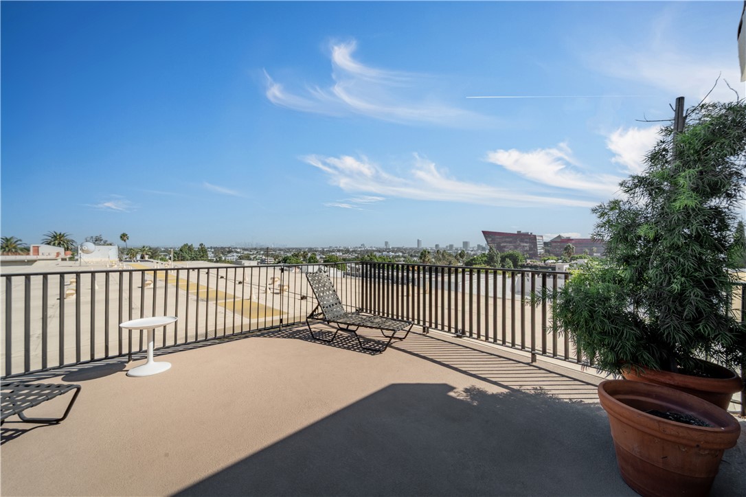 960 960 Larrabee 317