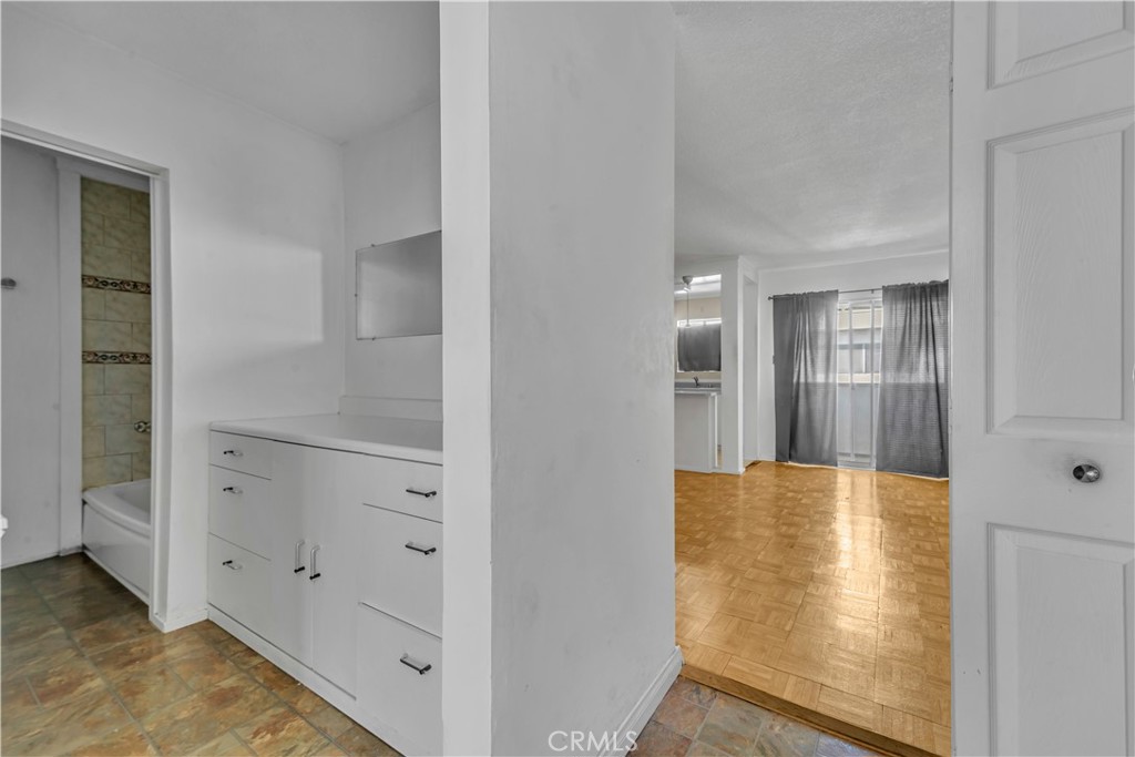 960 960 Larrabee 317