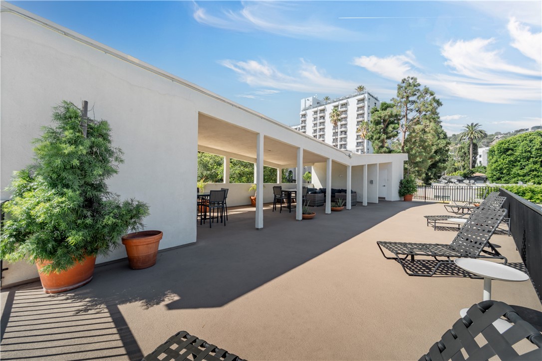 960 960 Larrabee 317