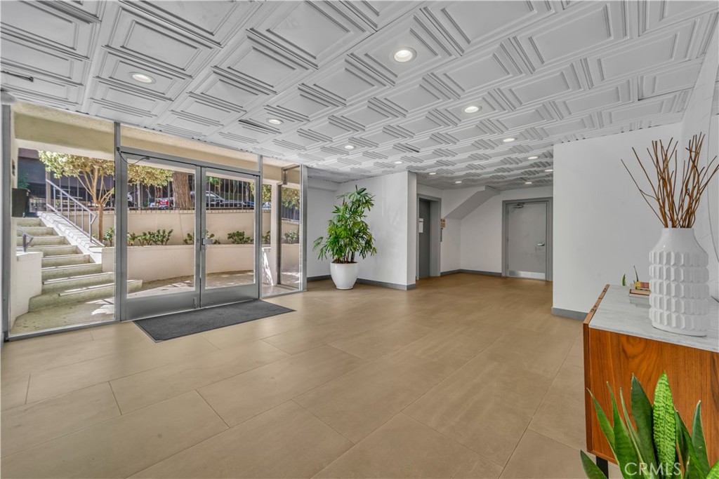 960 960 Larrabee 317