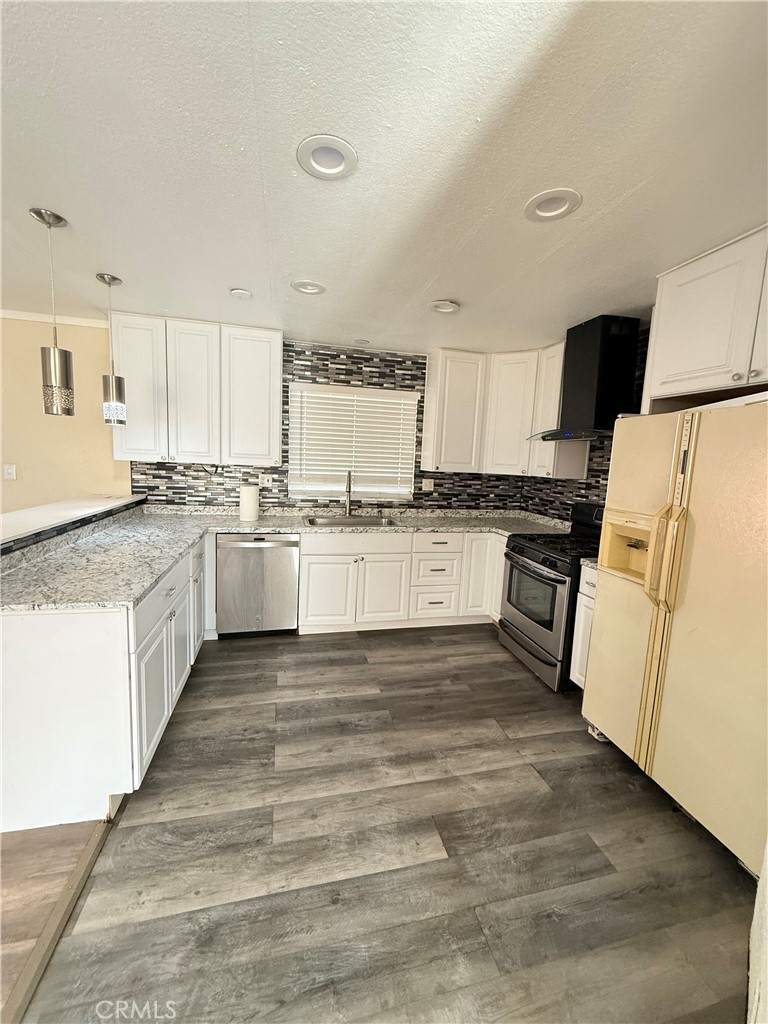 4209 4209 W Rosamond