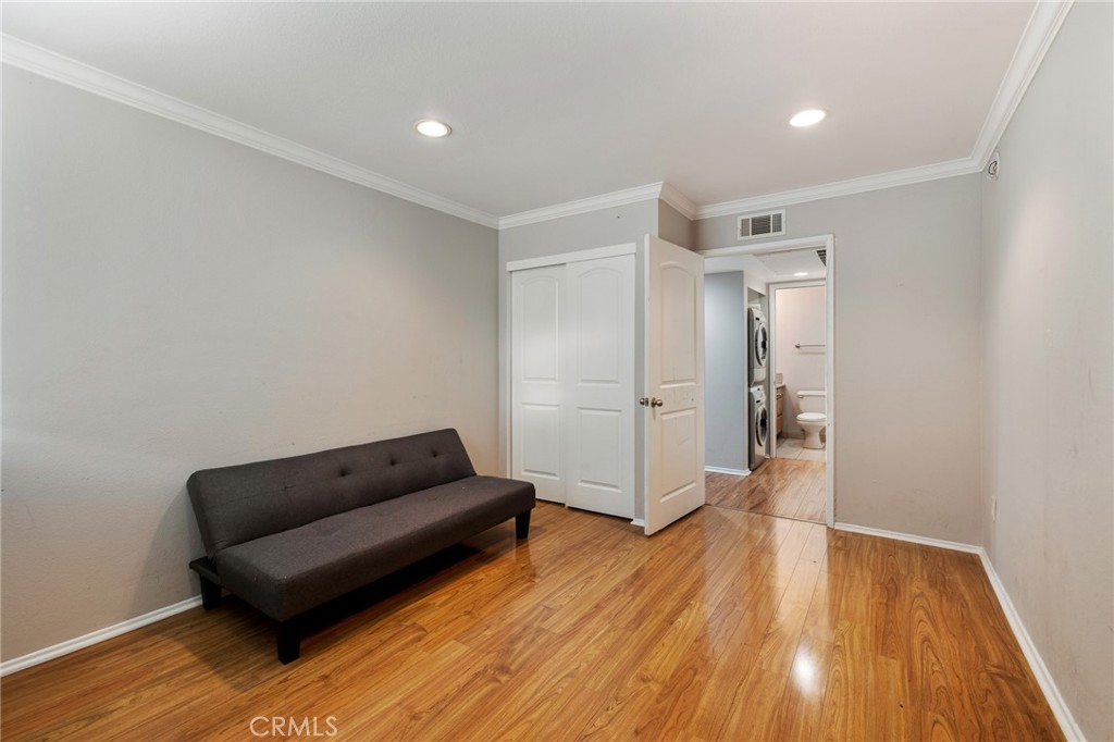 5325 Newcastle Avenue 319