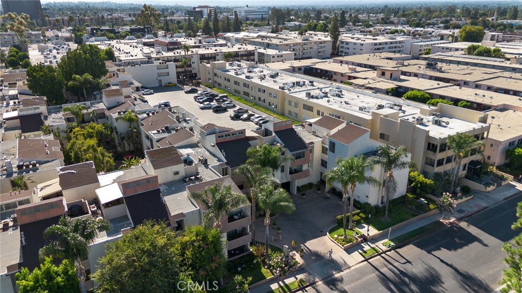 5325 Newcastle Avenue 319