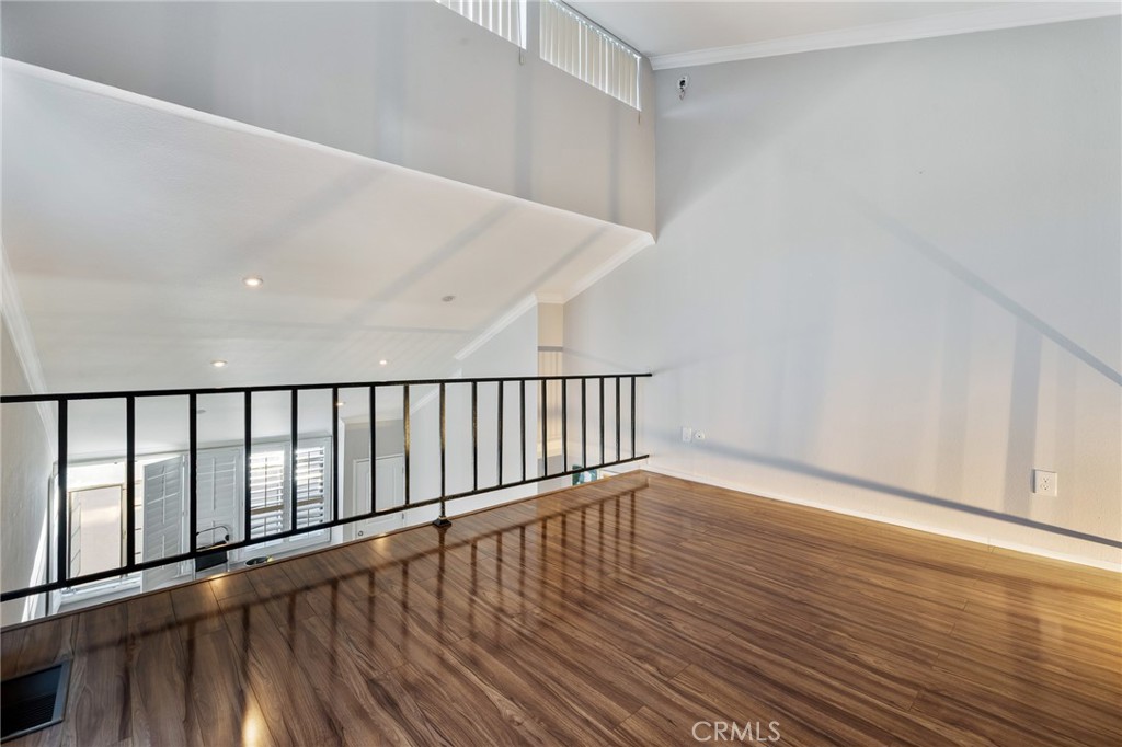 5325 Newcastle Avenue 319