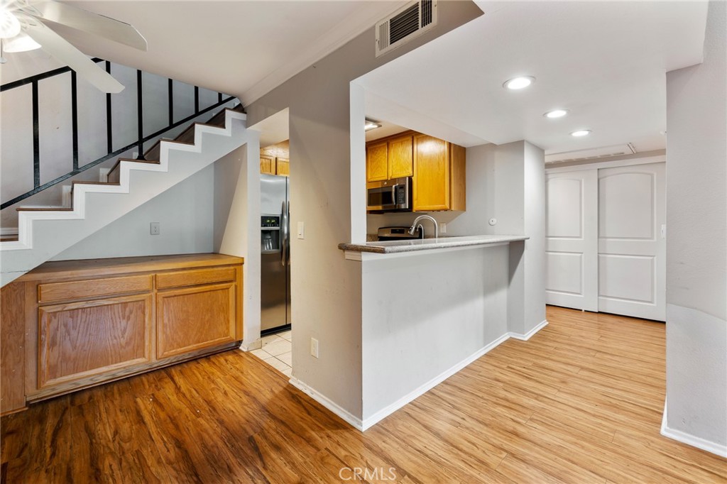 5325 Newcastle Avenue 319