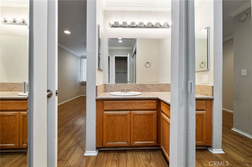 5325 Newcastle Avenue 319