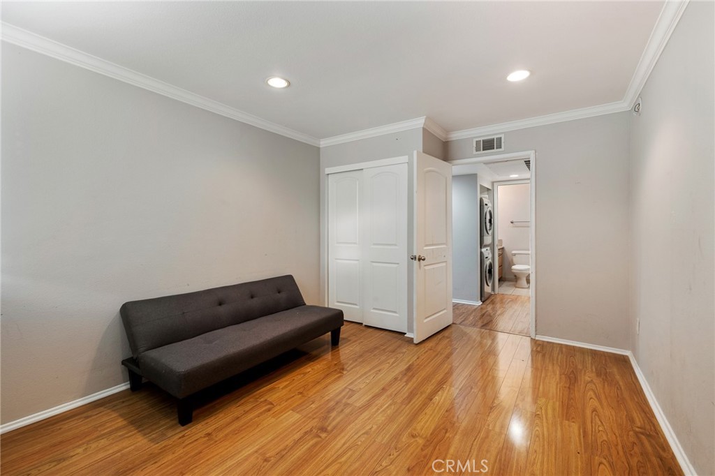 5325 Newcastle Avenue 319