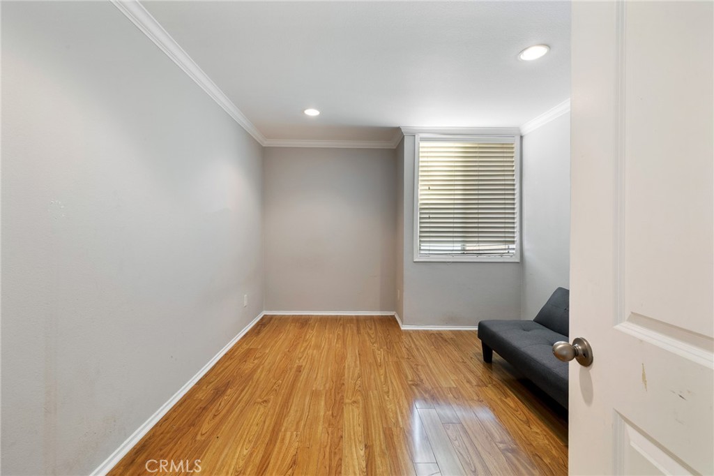 5325 Newcastle Avenue 319