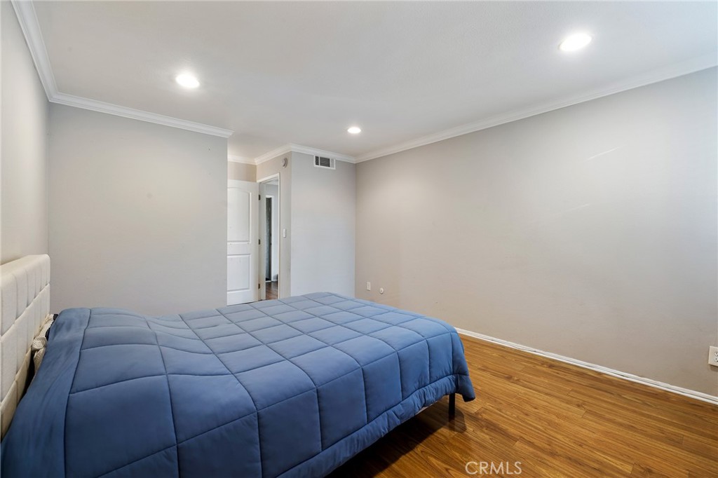 5325 Newcastle Avenue 319