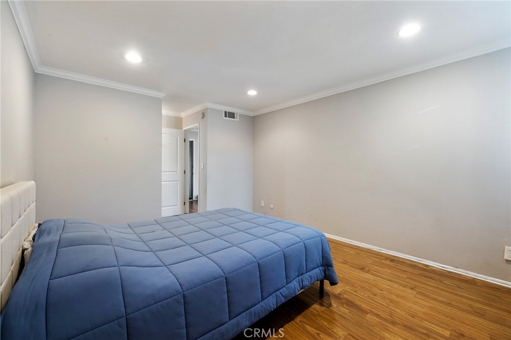 5325 Newcastle Avenue 319