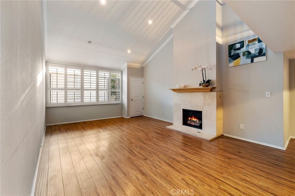 5325 Newcastle Avenue 319