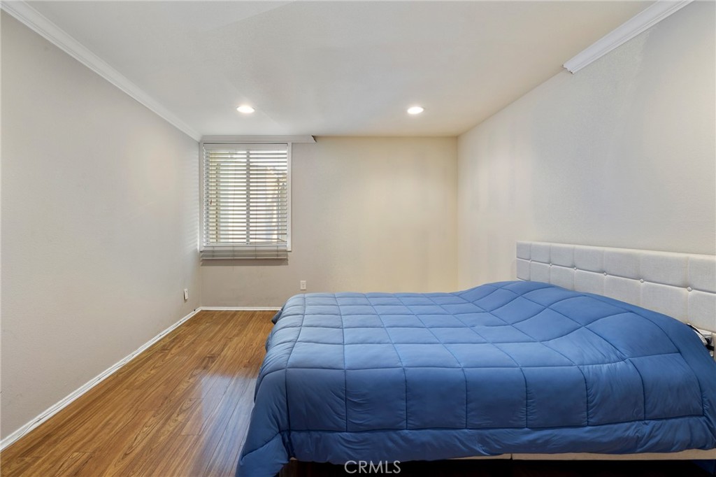 5325 Newcastle Avenue 319