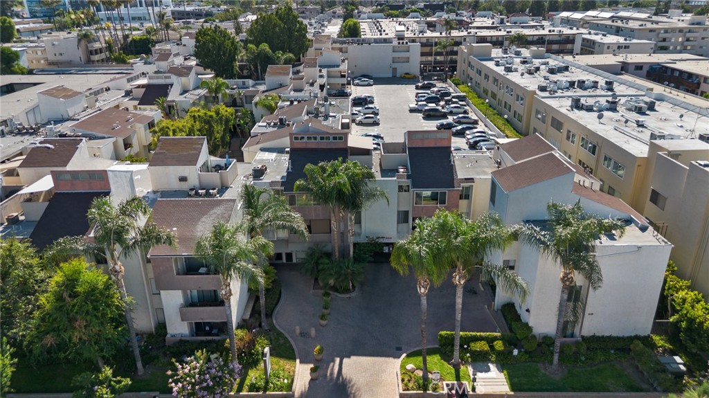 5325 Newcastle Avenue 319