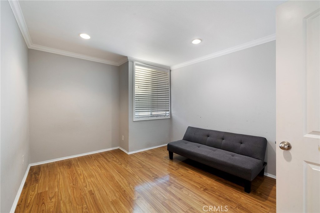 5325 Newcastle Avenue 319