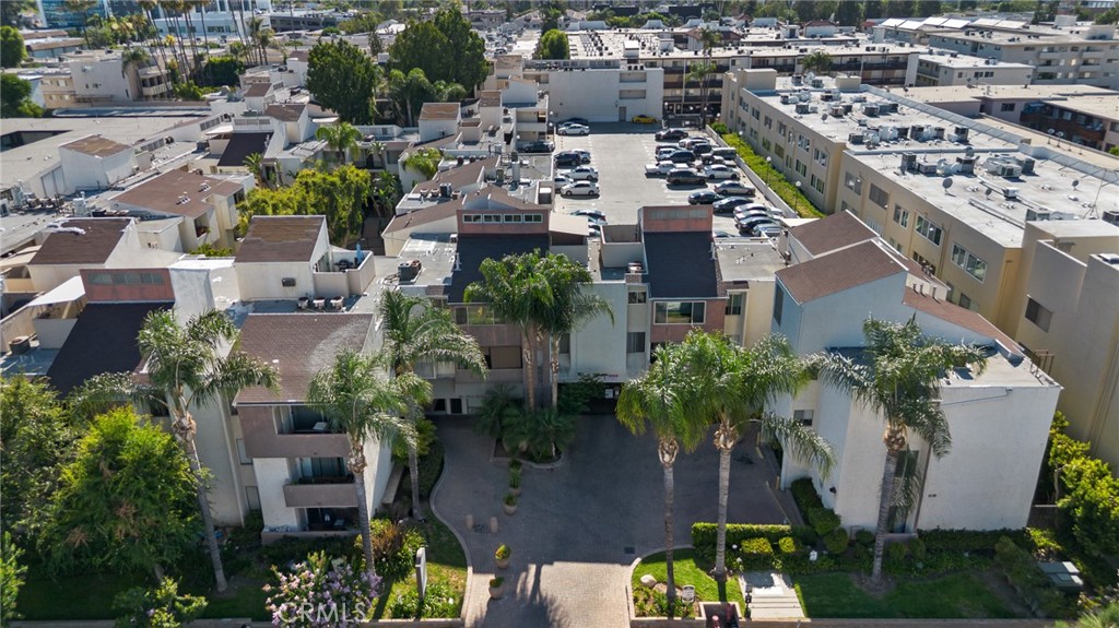 5325 Newcastle Avenue 319