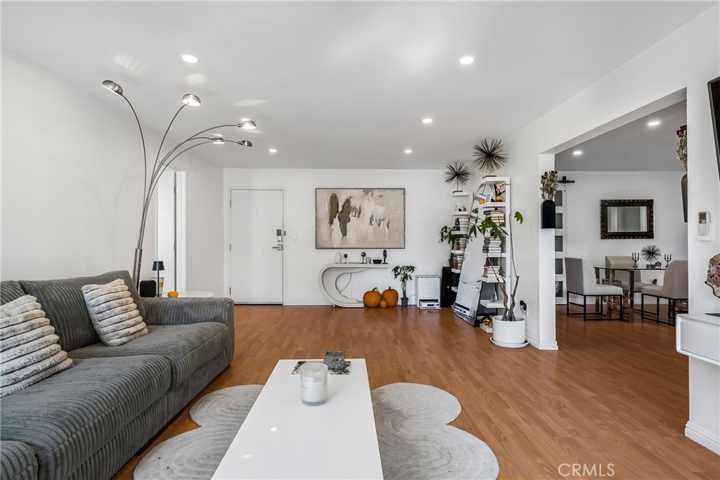 18530 Hatteras Street 213