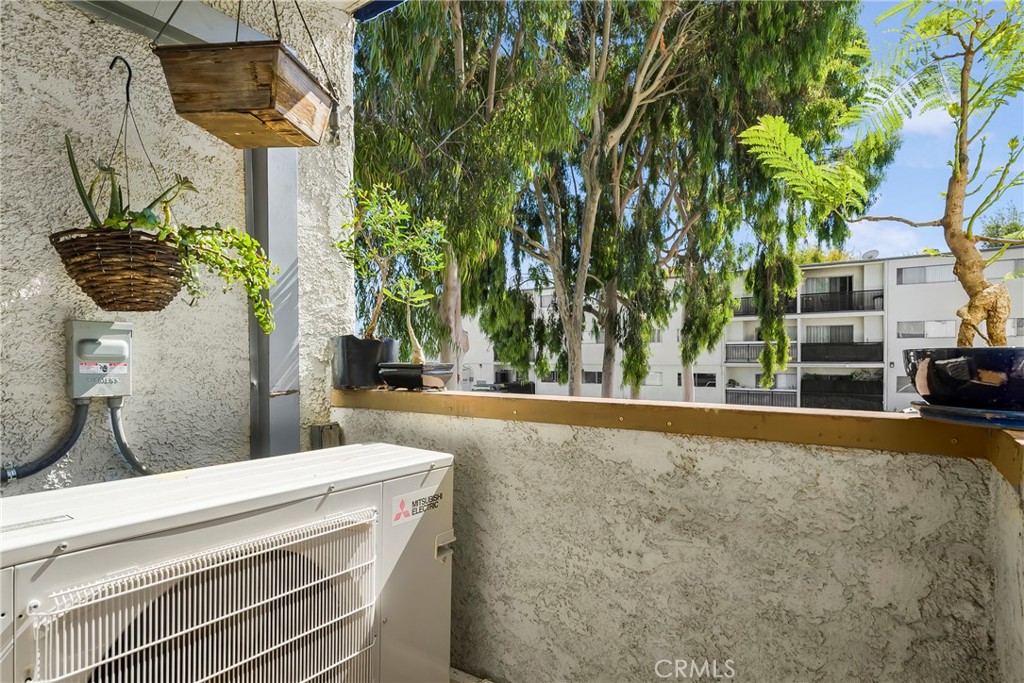 18530 Hatteras Street 213