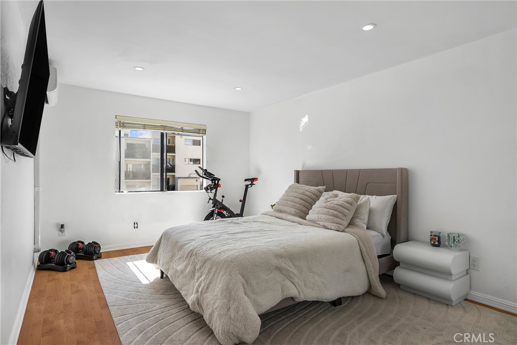 18530 Hatteras Street 213