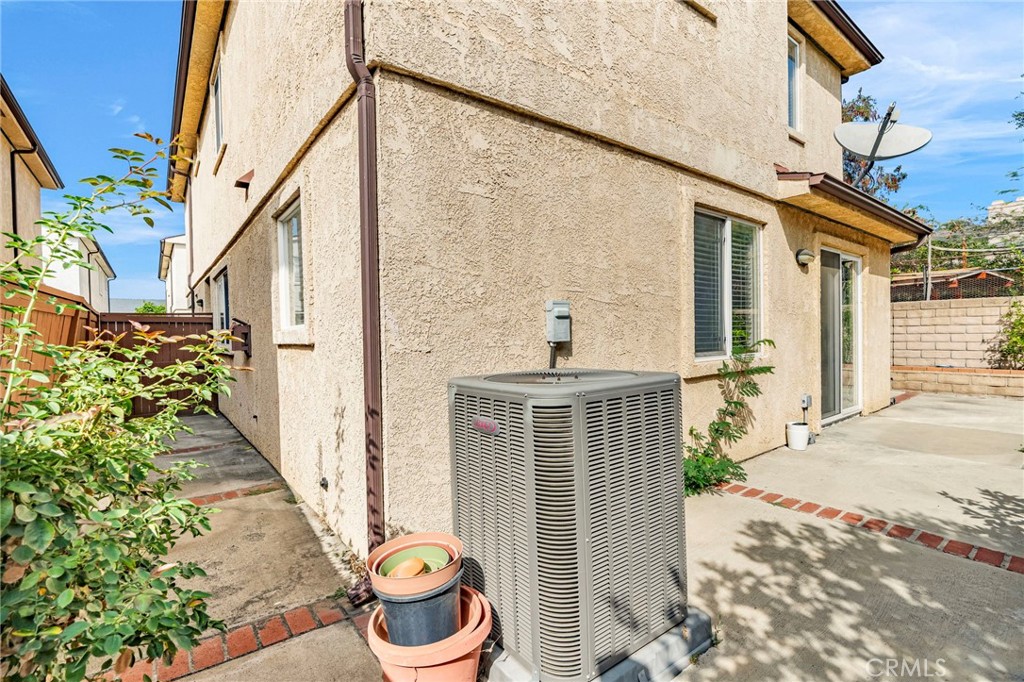 9155 Cedros Avenue 12