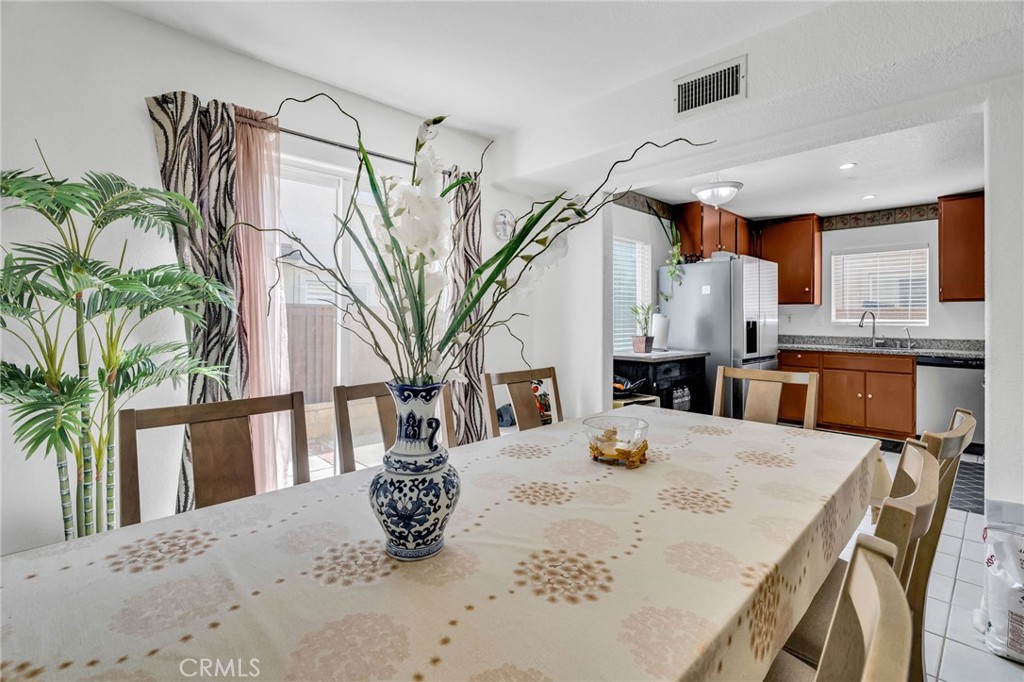 9155 Cedros Avenue 12