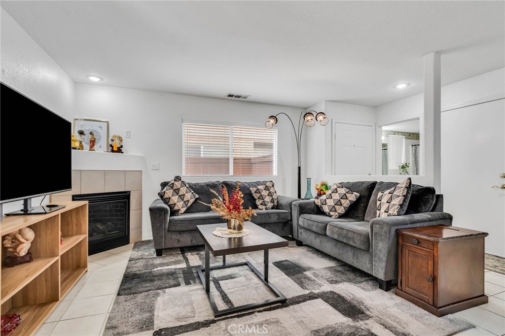 9155 Cedros Avenue 12