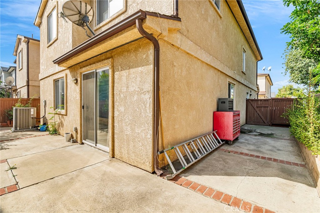 9155 Cedros Avenue 12