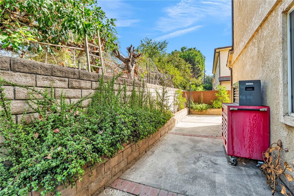 9155 Cedros Avenue 12