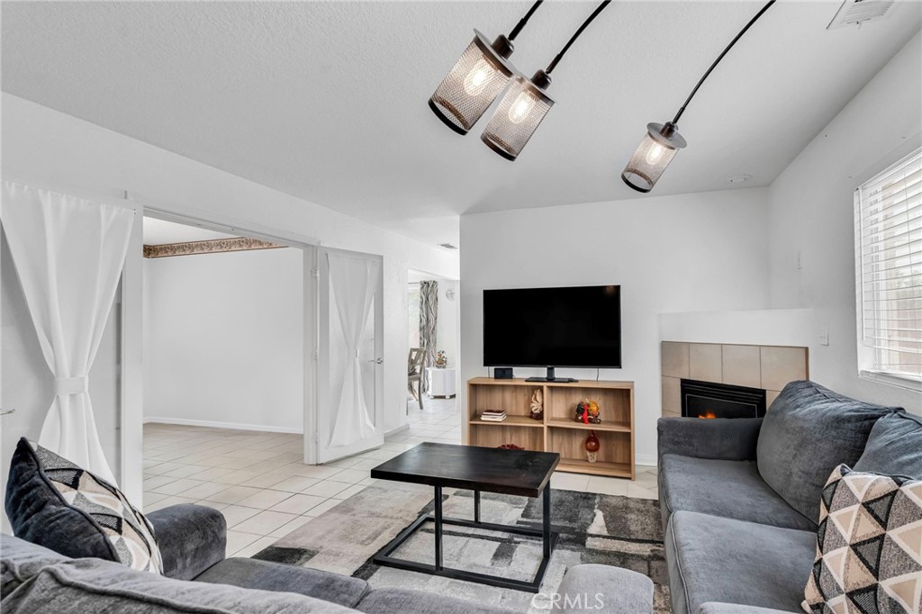 9155 Cedros Avenue 12