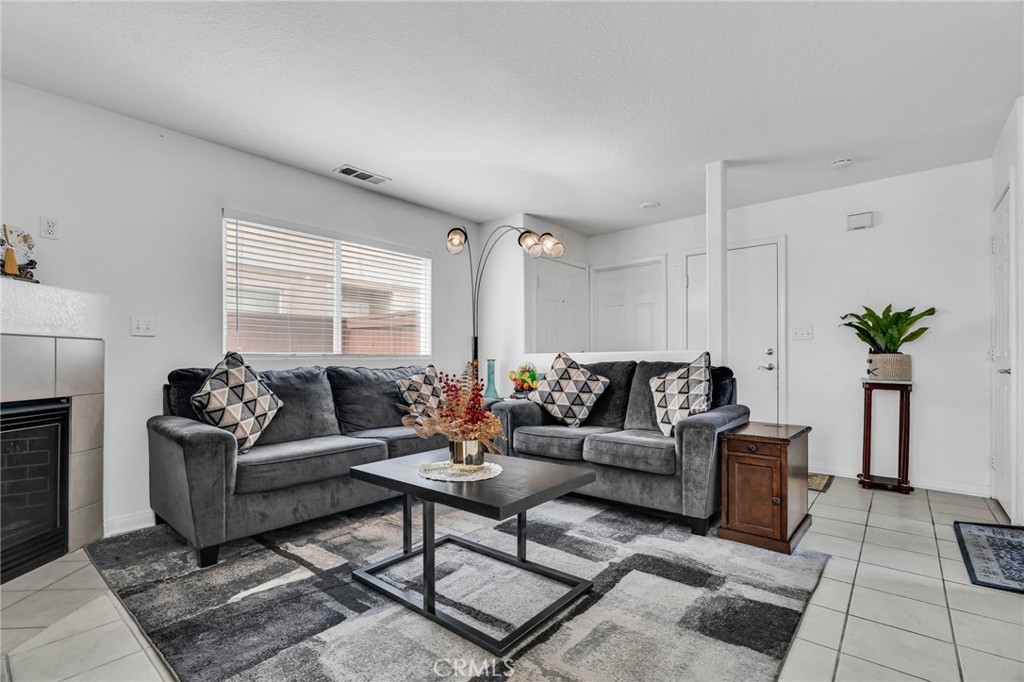 9155 Cedros Avenue 12