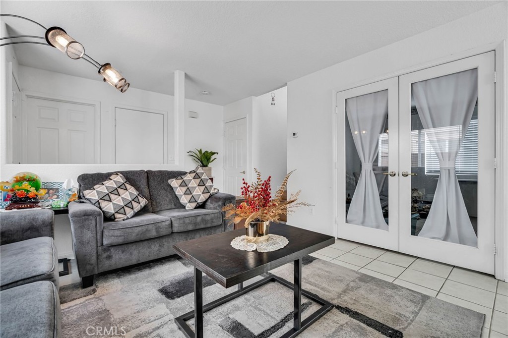 9155 Cedros Avenue 12