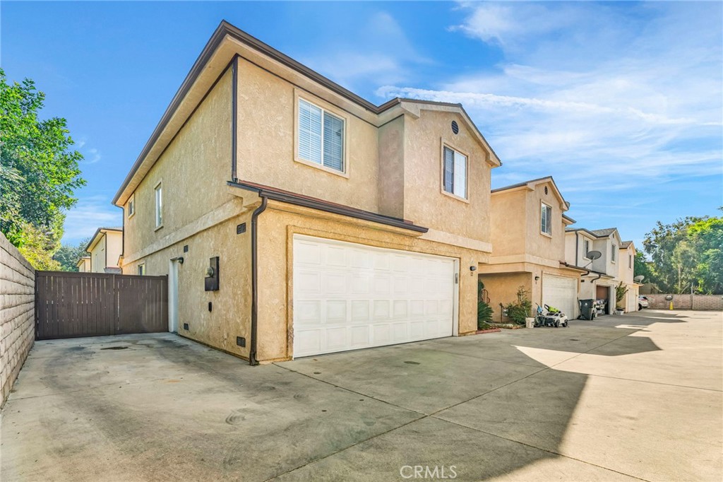 9155 Cedros Avenue 12