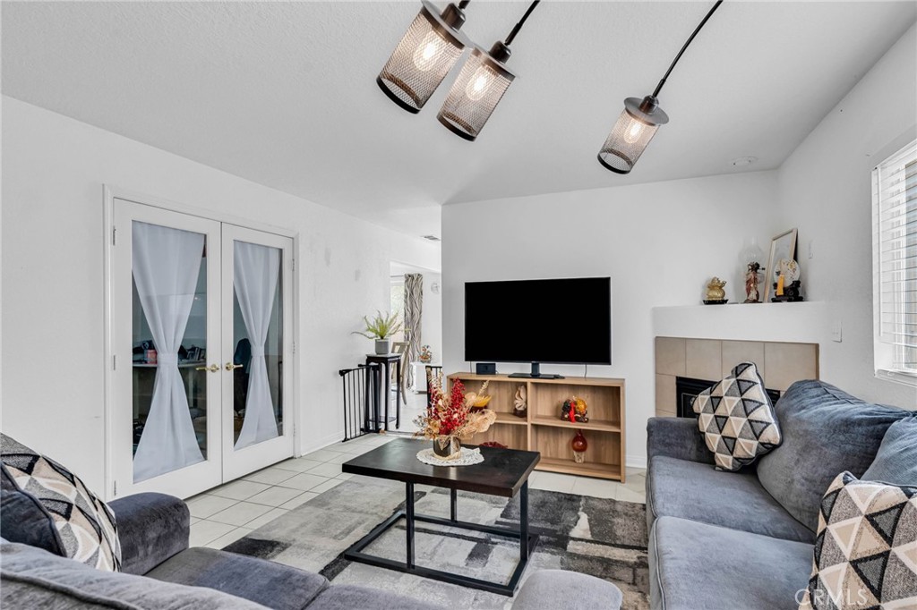 9155 Cedros Avenue 12