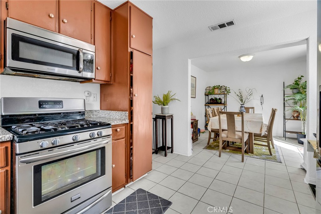 9155 Cedros Avenue 12