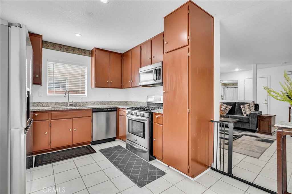 9155 Cedros Avenue 12