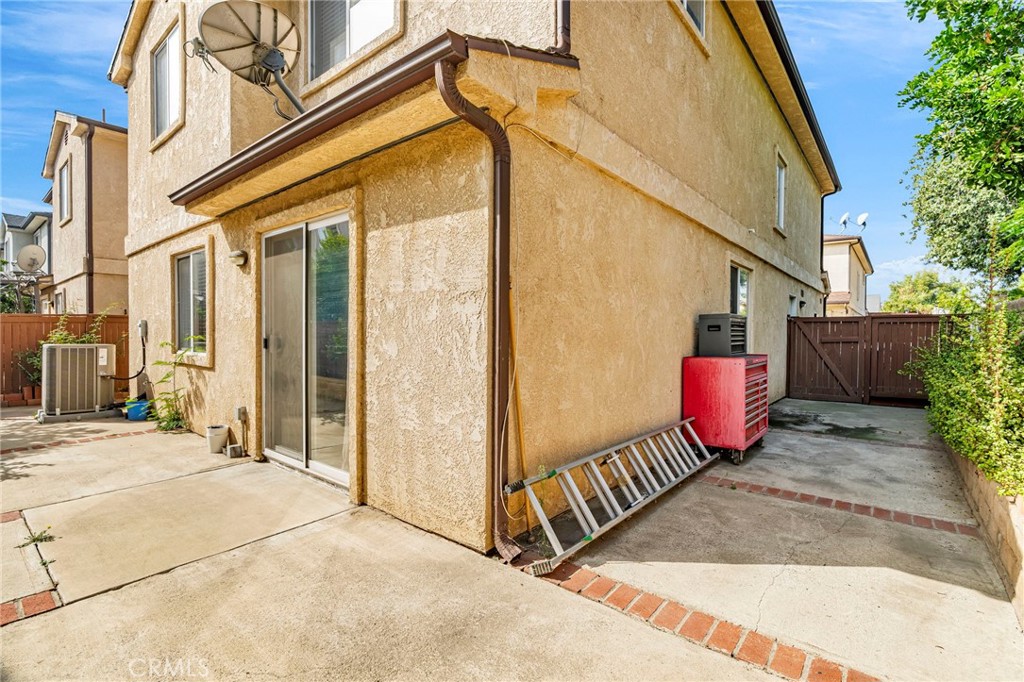 9155 Cedros Avenue 12